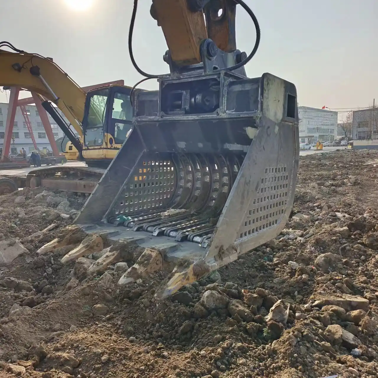 What is a high frequency screening bucket for excavator?